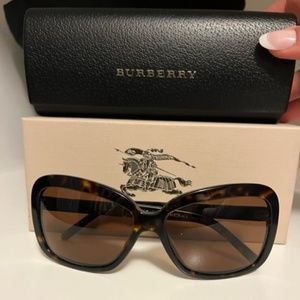 Burberry sunglasses - women